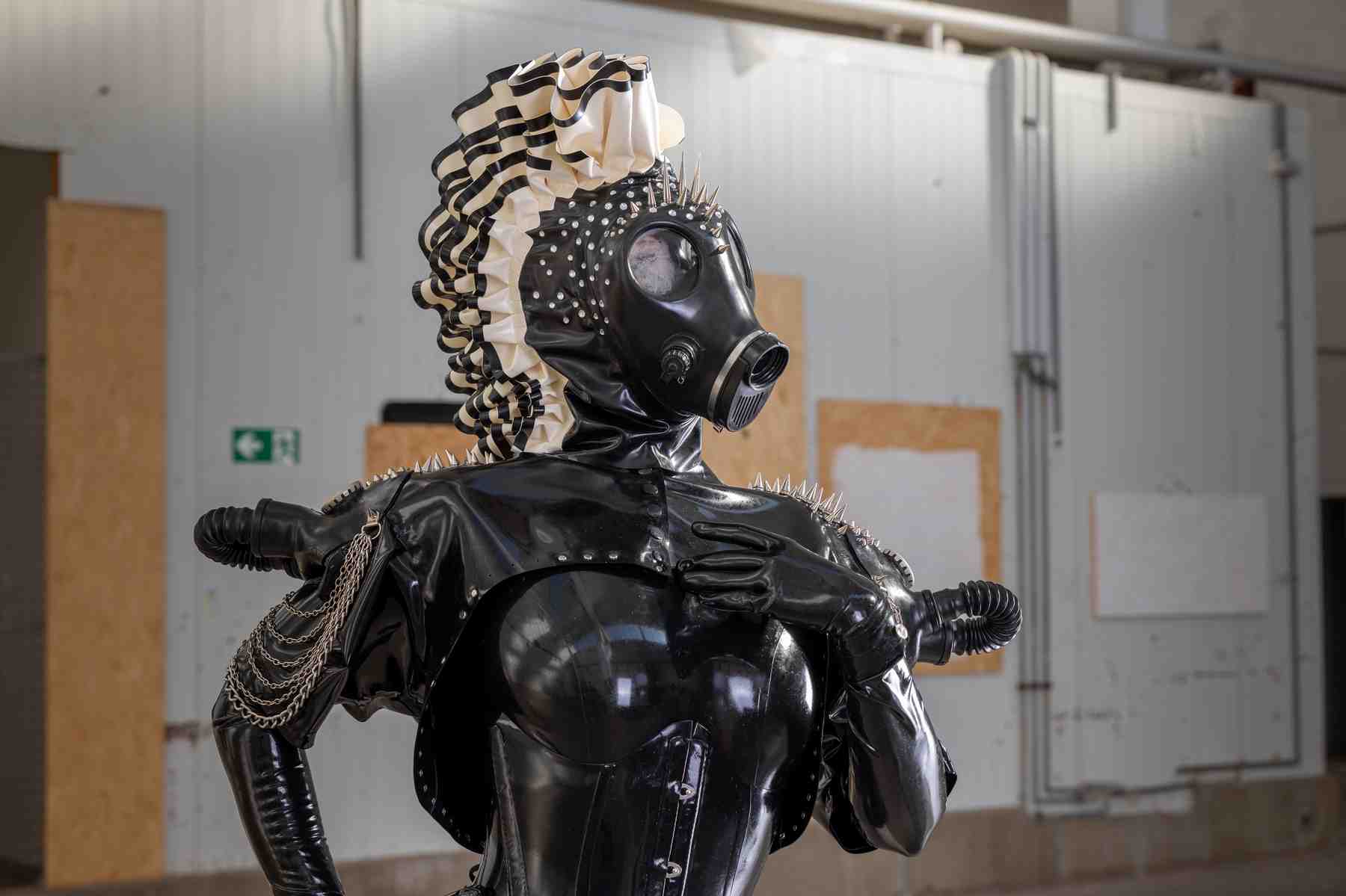 model_maske_seepferd_schwarz_9